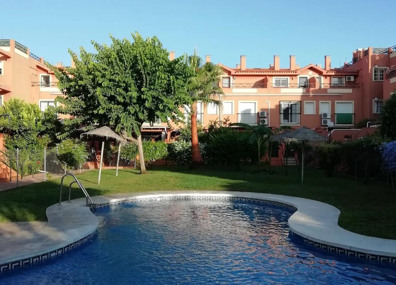 Torremolinos Moderno Apartamento Internet Y Aparcamiento Gratis contacts